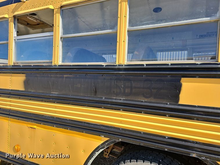 image for item DM1571 2004 International 3800 school bus