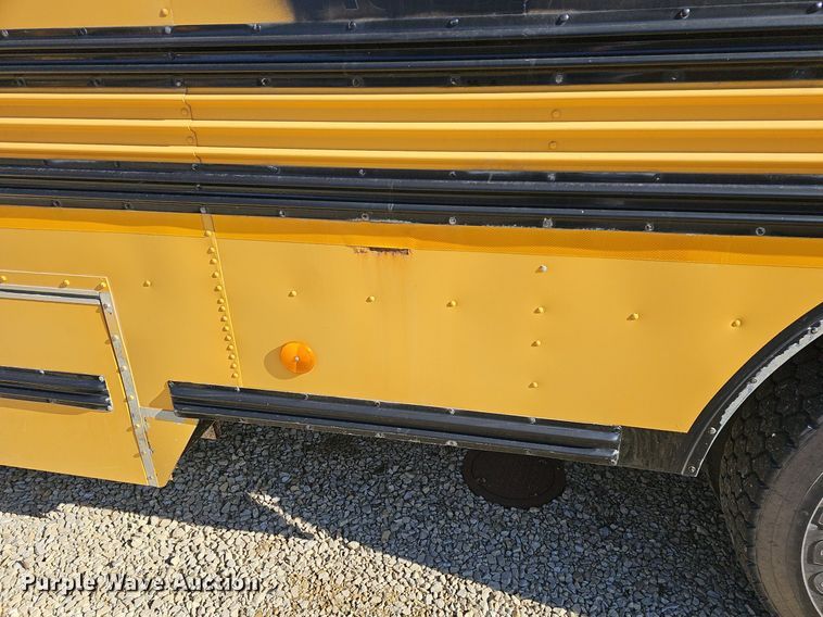 image for item DM1571 2004 International 3800 school bus