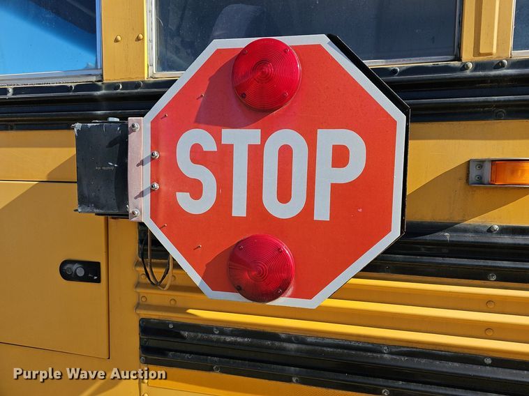 image for item DM1571 2004 International 3800 school bus