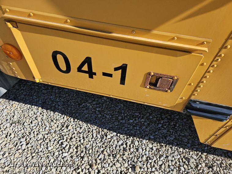 image for item DM1571 2004 International 3800 school bus