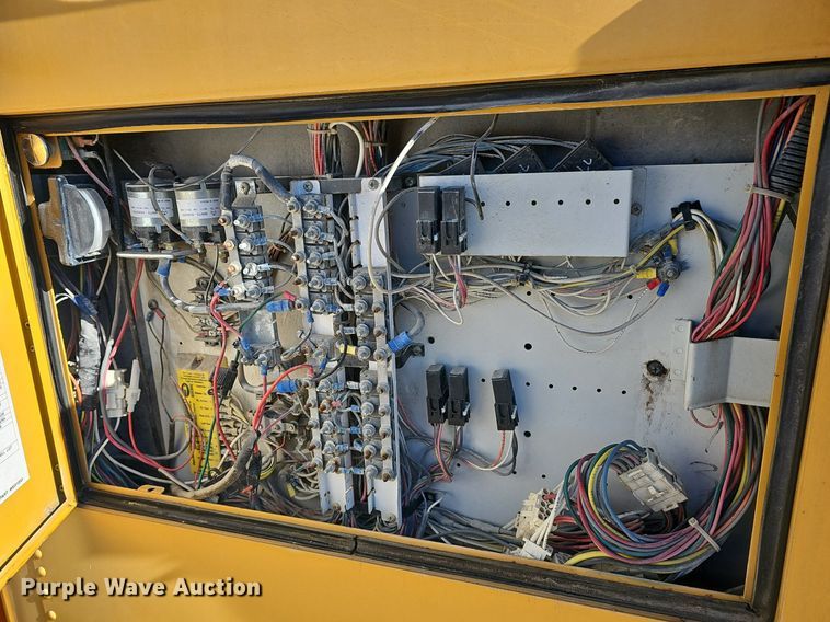 image for item DM1571 2004 International 3800 school bus