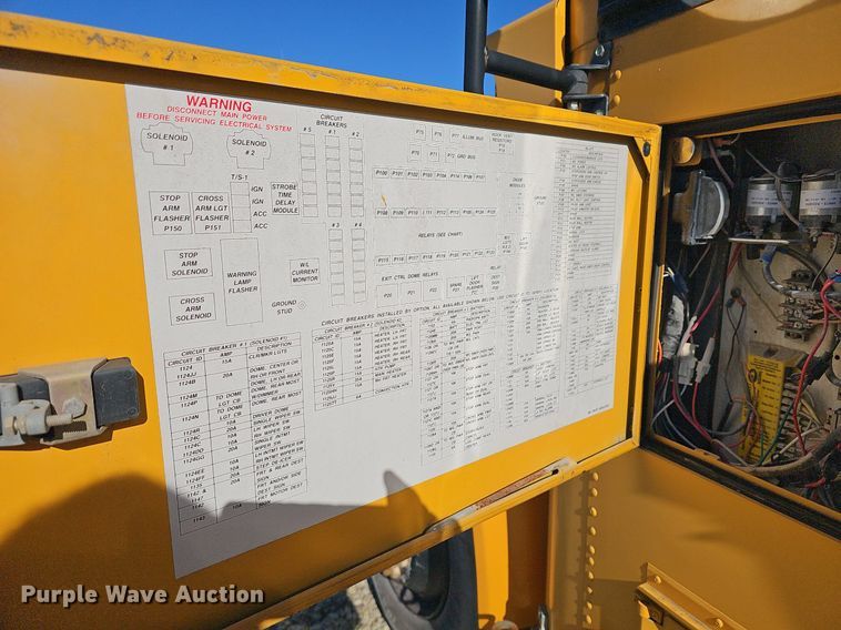 image for item DM1571 2004 International 3800 school bus