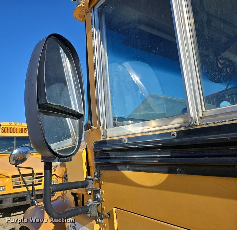 image for item DM1571 2004 International 3800 school bus