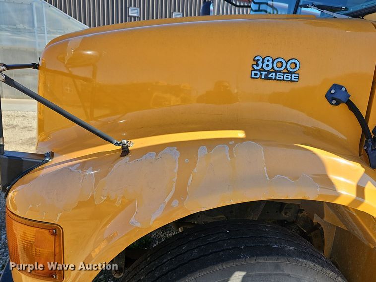 image for item DM1571 2004 International 3800 school bus