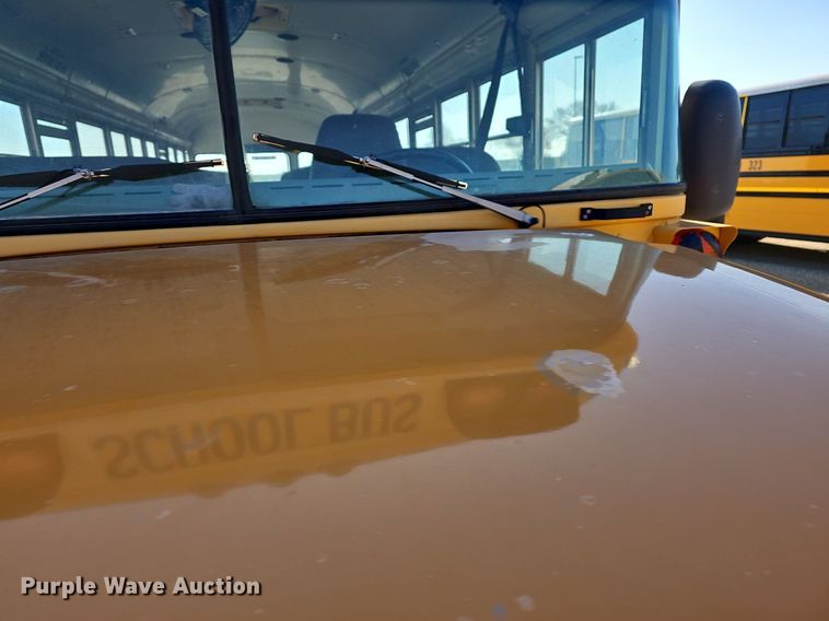 image for item DM1571 2004 International 3800 school bus