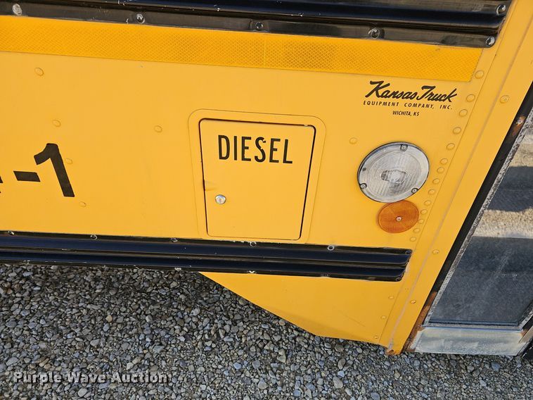 image for item DM1571 2004 International 3800 school bus