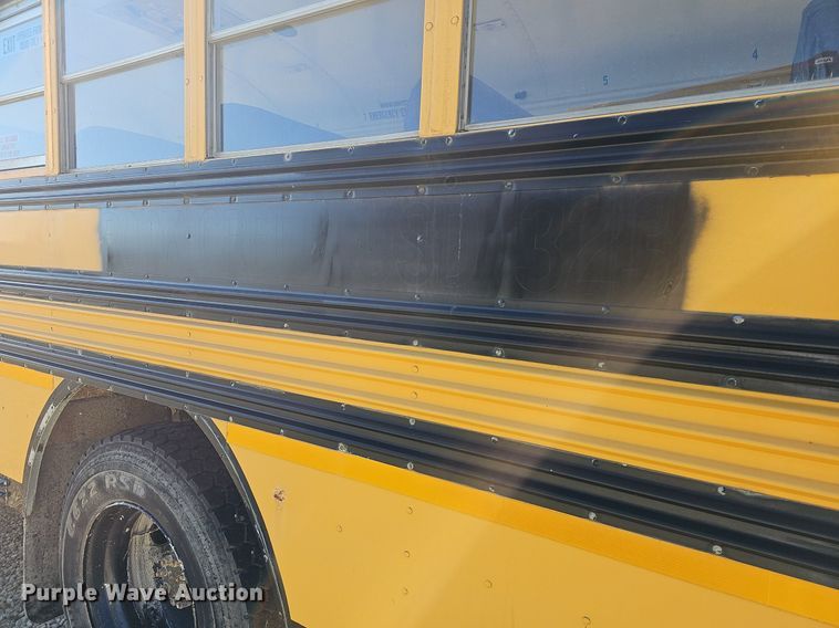 image for item DM1571 2004 International 3800 school bus