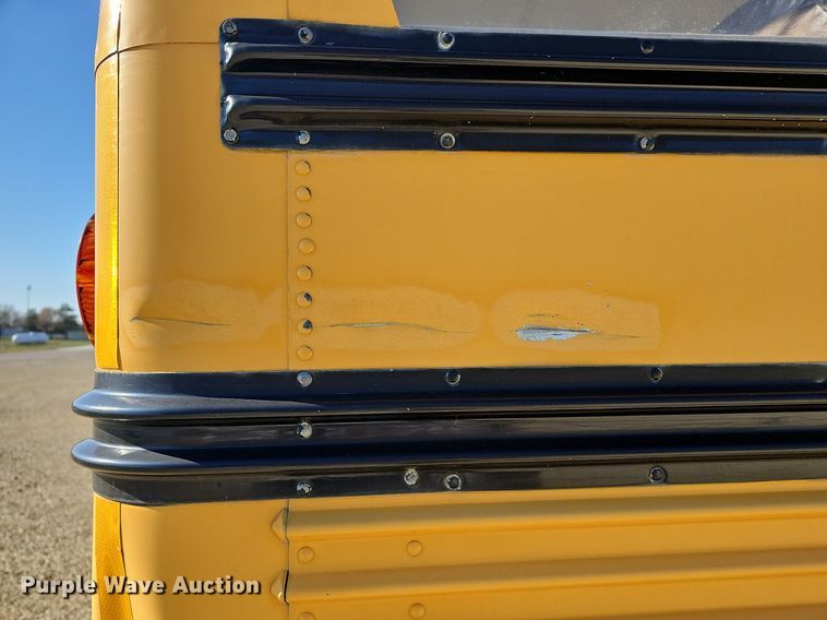 image for item DM1571 2004 International 3800 school bus