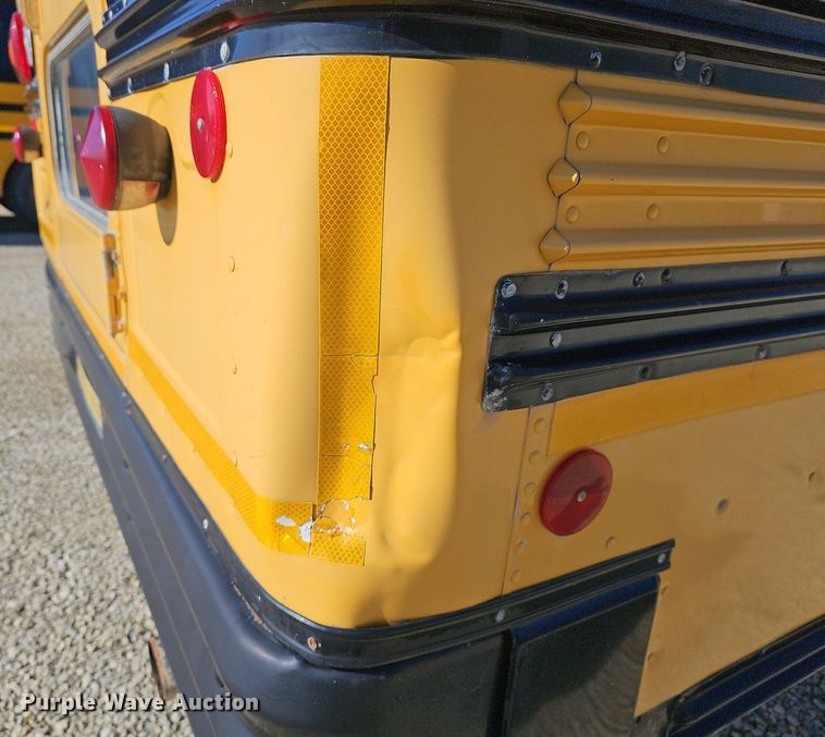 image for item DM1571 2004 International 3800 school bus