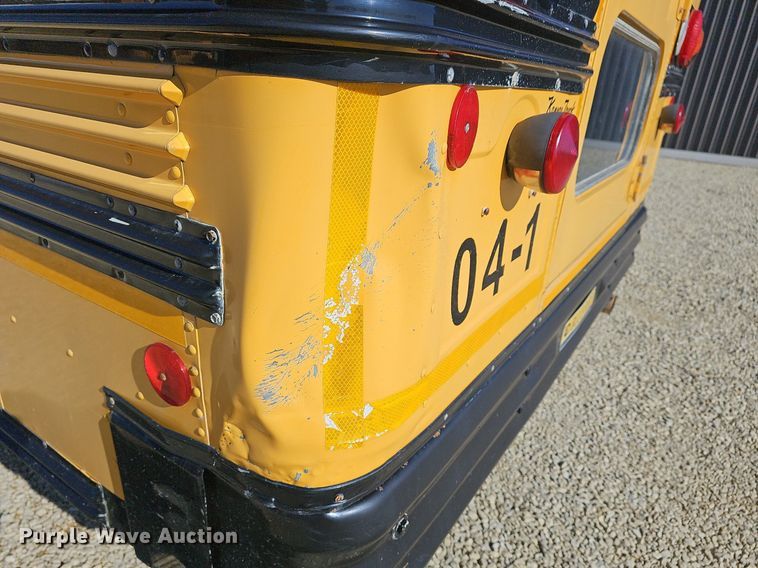 image for item DM1571 2004 International 3800 school bus