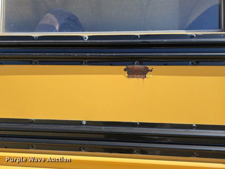 image for item DM1571 2004 International 3800 school bus