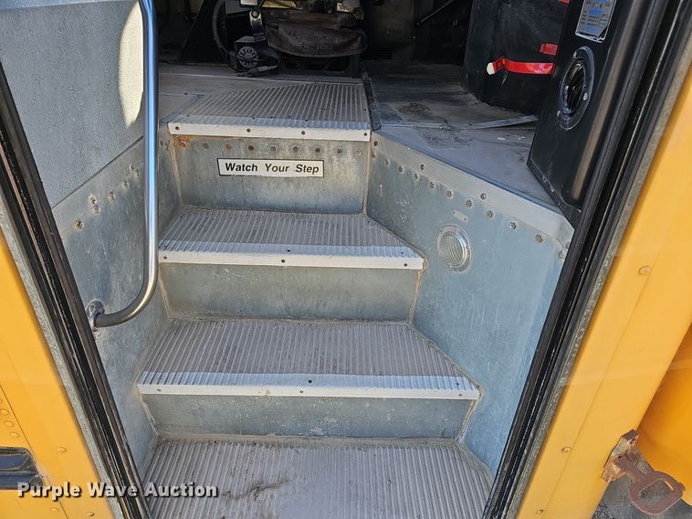 image for item DM1571 2004 International 3800 school bus