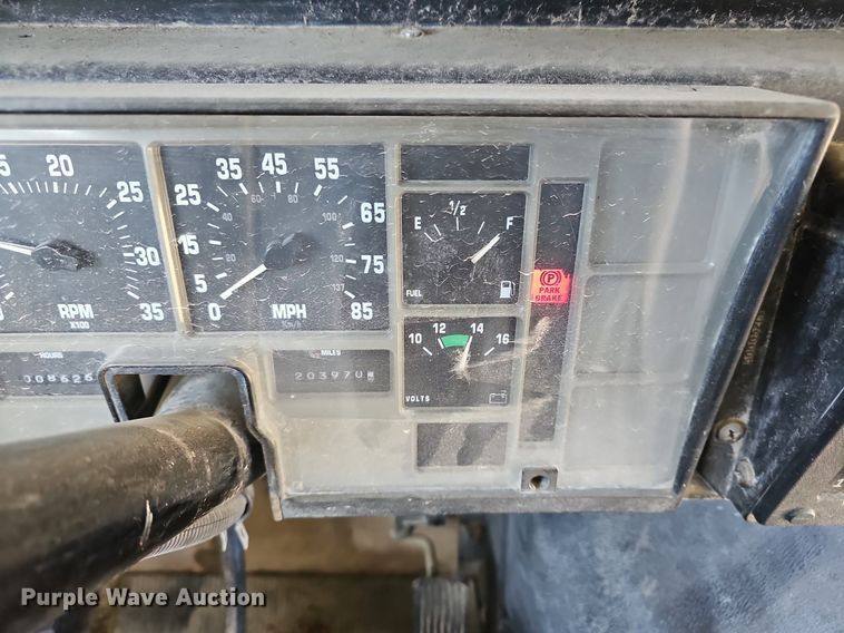 image for item DM1571 2004 International 3800 school bus