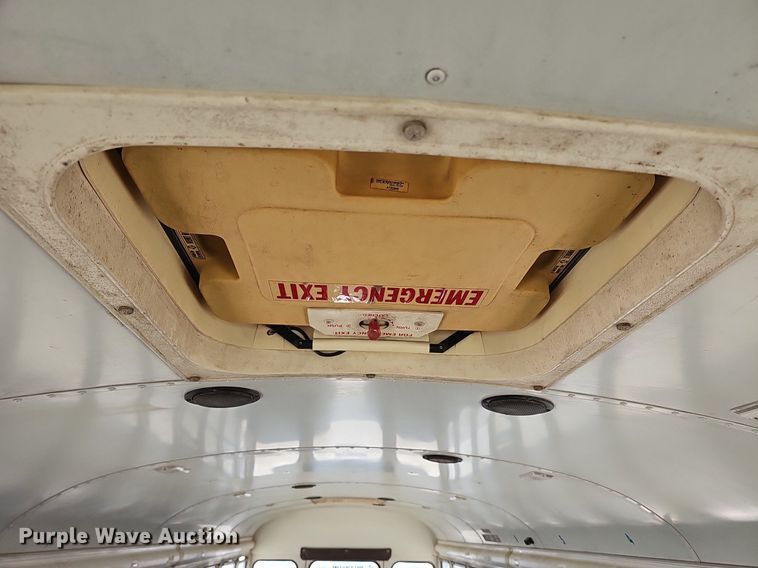 image for item DM1571 2004 International 3800 school bus