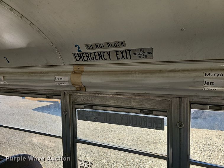 image for item DM1571 2004 International 3800 school bus