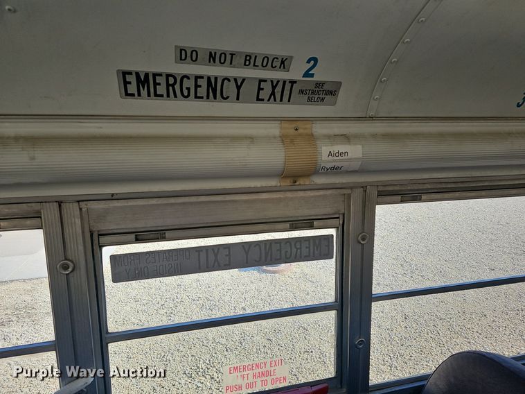image for item DM1571 2004 International 3800 school bus