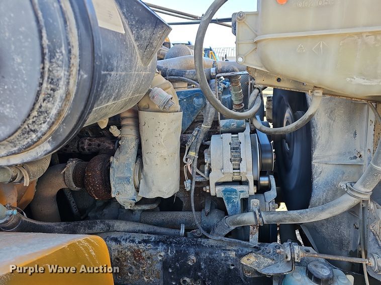 image for item DM1571 2004 International 3800 school bus