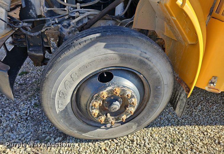 image for item DM1571 2004 International 3800 school bus