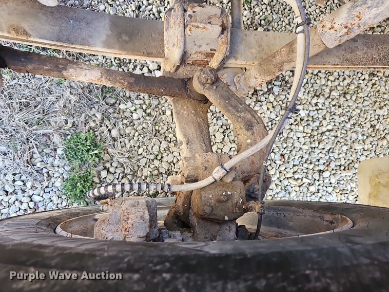 image for item DM1571 2004 International 3800 school bus