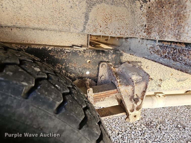 image for item DM1571 2004 International 3800 school bus