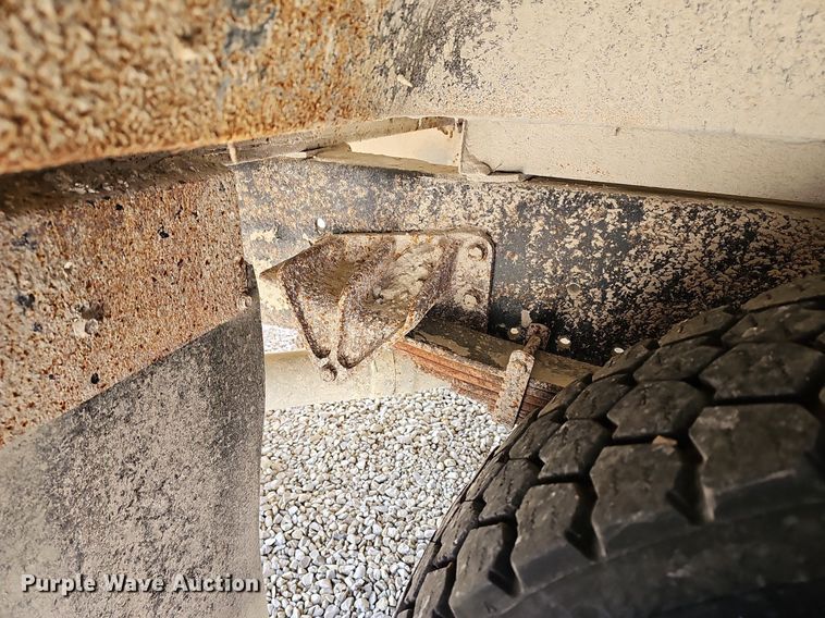 image for item DM1571 2004 International 3800 school bus