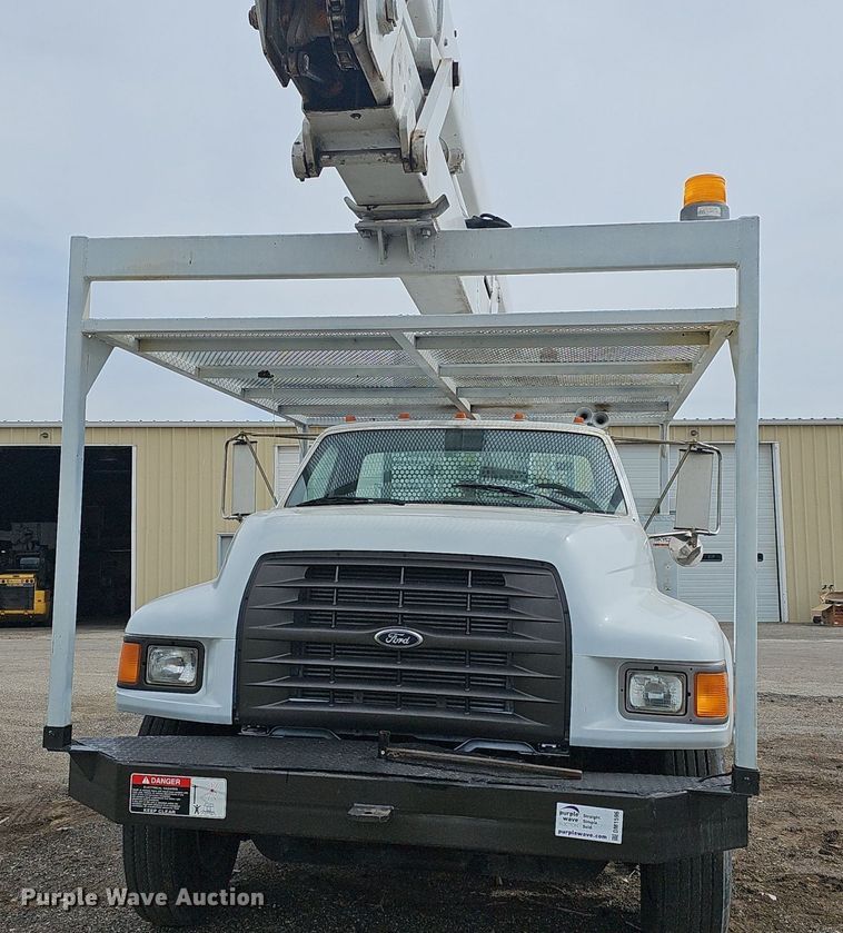 image for item DM1596 1999 Ford F Series bucket truck