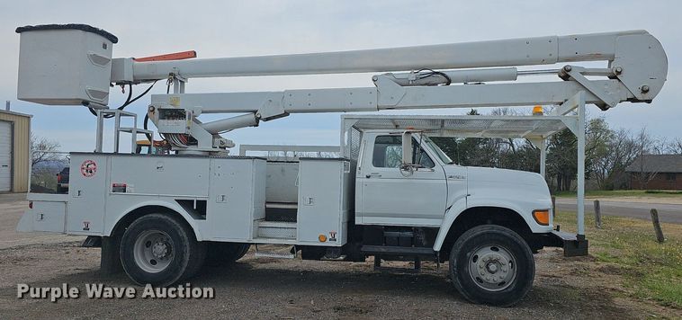 image for item DM1596 1999 Ford F Series bucket truck