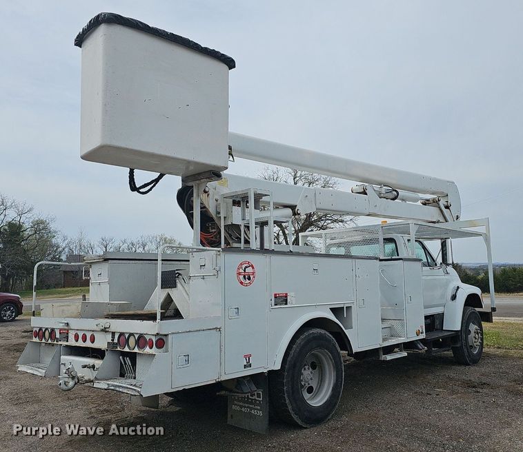 image for item DM1596 1999 Ford F Series bucket truck