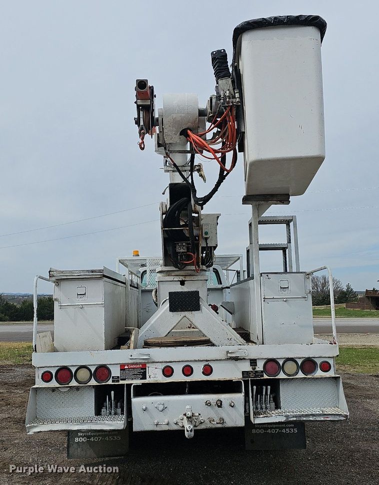 image for item DM1596 1999 Ford F Series bucket truck