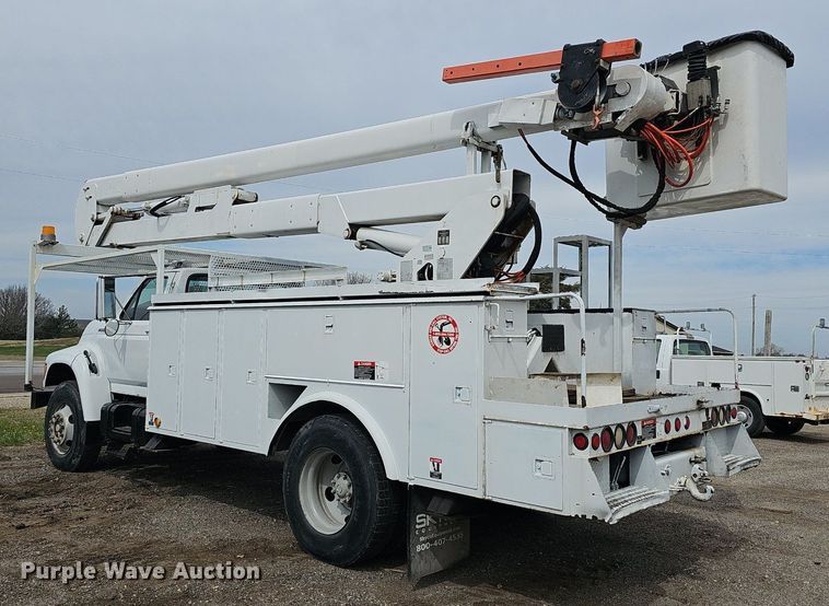 image for item DM1596 1999 Ford F Series bucket truck