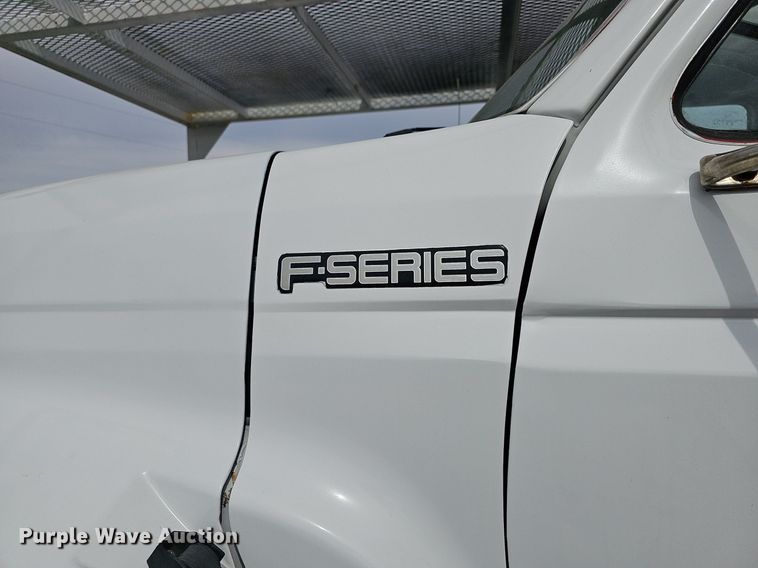 image for item DM1596 1999 Ford F Series bucket truck