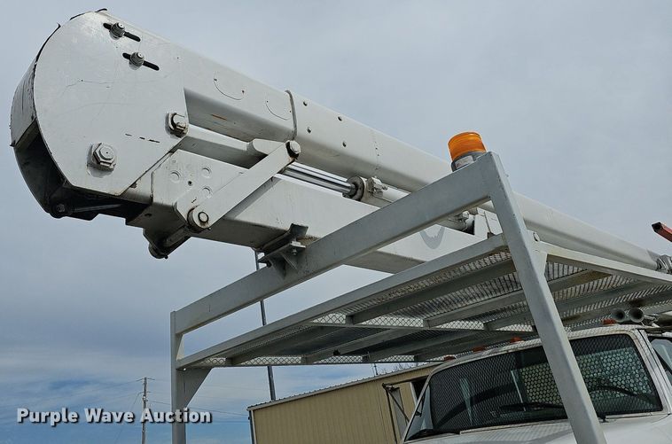 image for item DM1596 1999 Ford F Series bucket truck