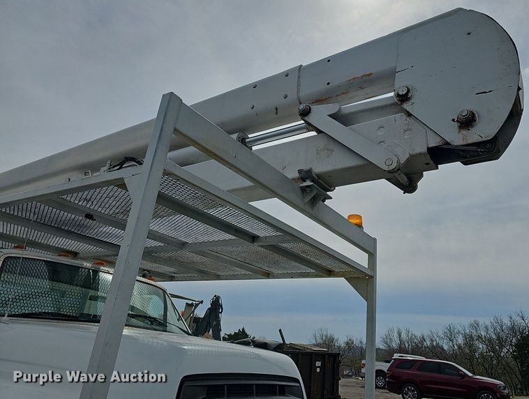 image for item DM1596 1999 Ford F Series bucket truck