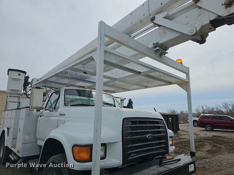 image for item DM1596 1999 Ford F Series bucket truck