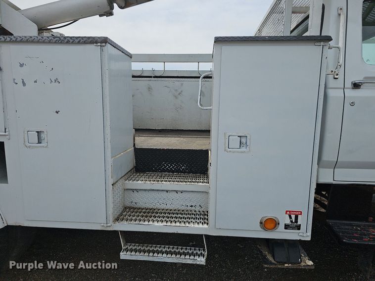 image for item DM1596 1999 Ford F Series bucket truck