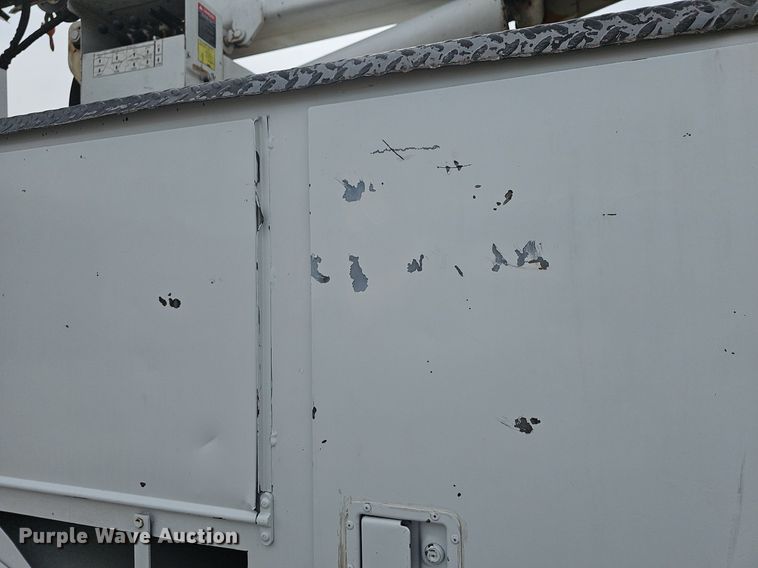 image for item DM1596 1999 Ford F Series bucket truck