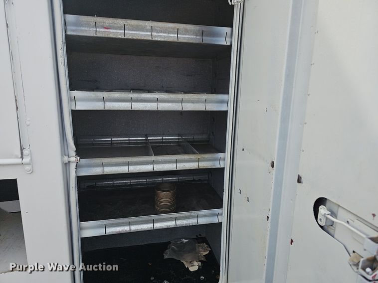 image for item DM1596 1999 Ford F Series bucket truck