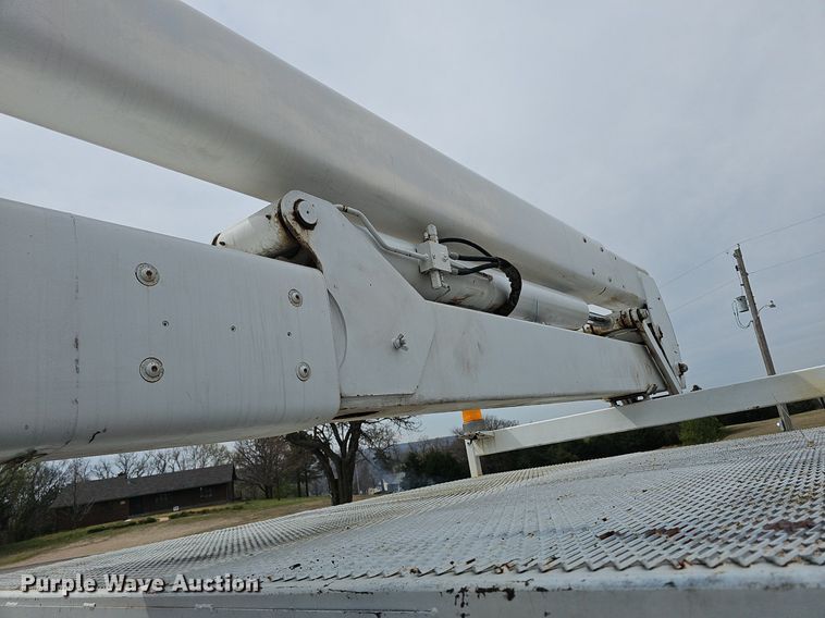 image for item DM1596 1999 Ford F Series bucket truck