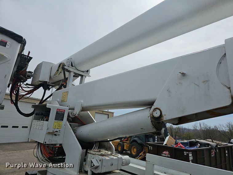 image for item DM1596 1999 Ford F Series bucket truck