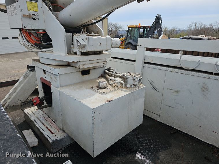 image for item DM1596 1999 Ford F Series bucket truck