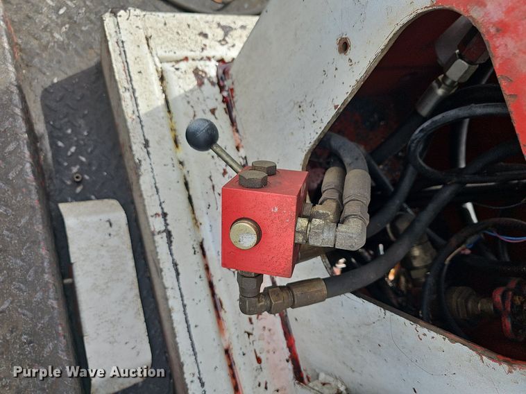 image for item DM1596 1999 Ford F Series bucket truck