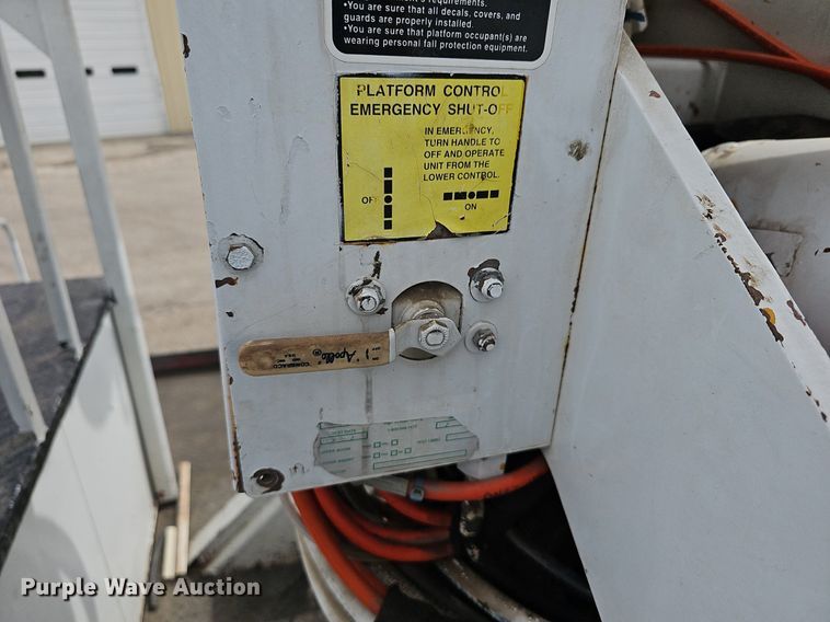 image for item DM1596 1999 Ford F Series bucket truck