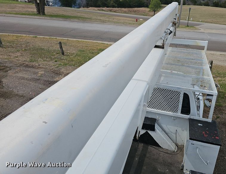 image for item DM1596 1999 Ford F Series bucket truck