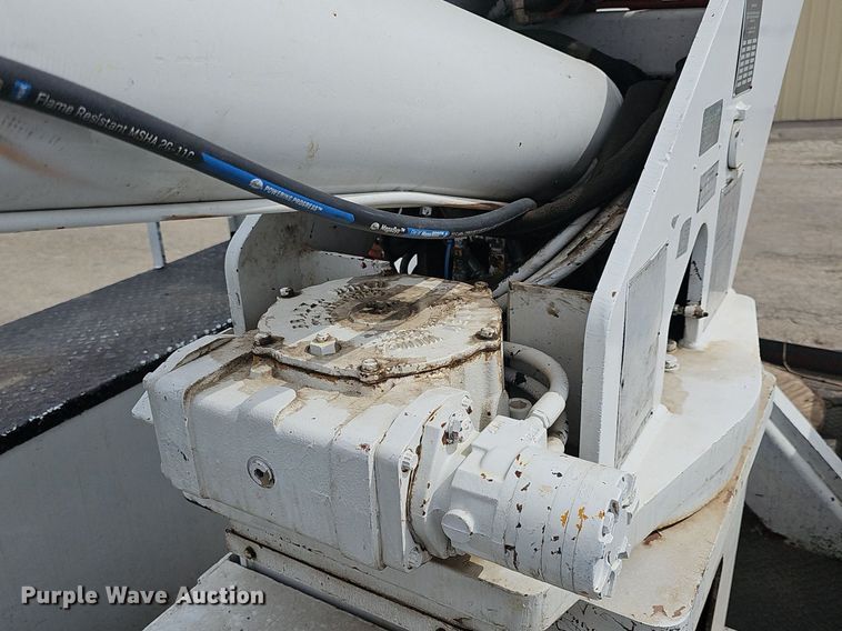 image for item DM1596 1999 Ford F Series bucket truck