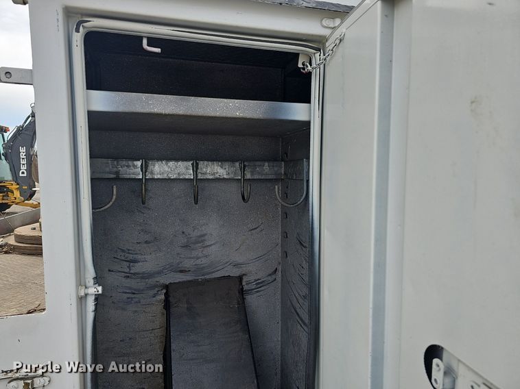 image for item DM1596 1999 Ford F Series bucket truck