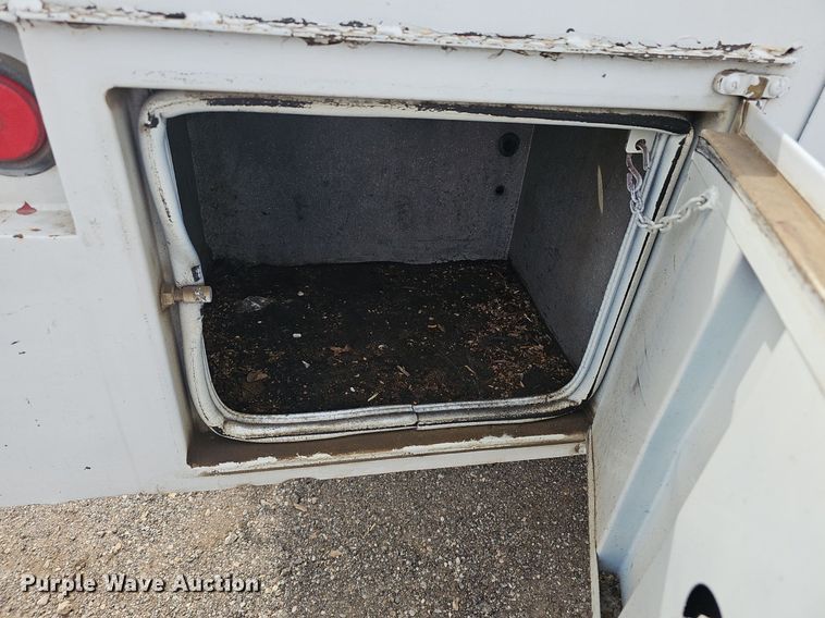 image for item DM1596 1999 Ford F Series bucket truck