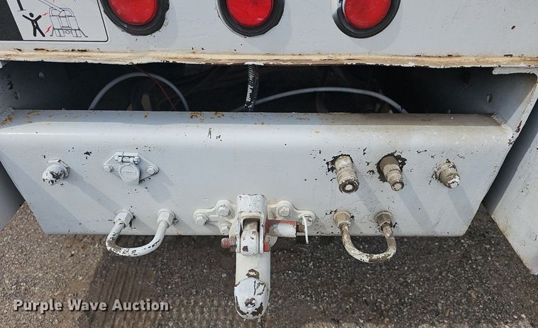 image for item DM1596 1999 Ford F Series bucket truck