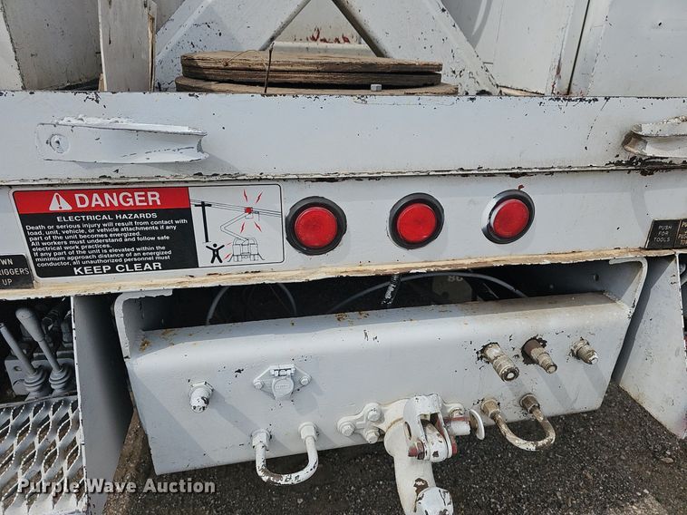 image for item DM1596 1999 Ford F Series bucket truck