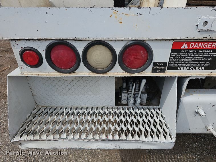 image for item DM1596 1999 Ford F Series bucket truck