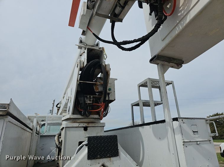 image for item DM1596 1999 Ford F Series bucket truck